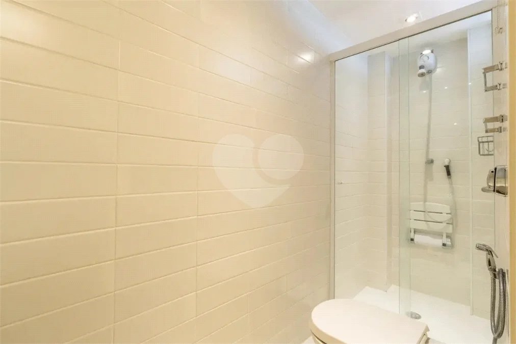 Apartamento para venda em Moema com 2 quartos, sendo 2 suítes, 70m²