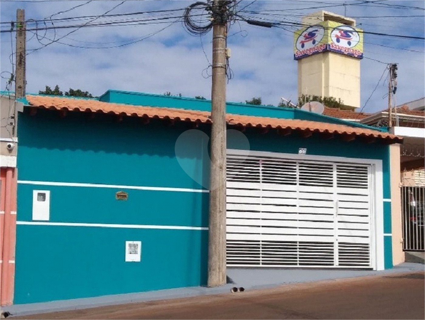 Casa Térrea com 3 dormitórios, sendo 1 suíte.