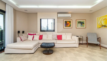 Apartamento à venda com 3 quartos, sendo 1 suíte,  em Vila Olímpia, São Paulo, SP