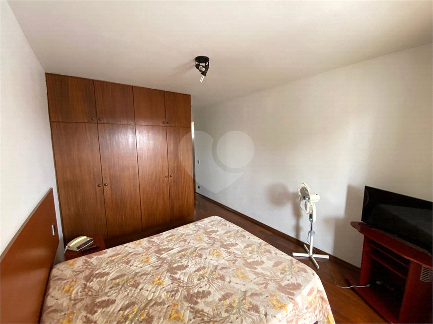 Casa Térrea com 3 suítes, sendo 1 suíte master.