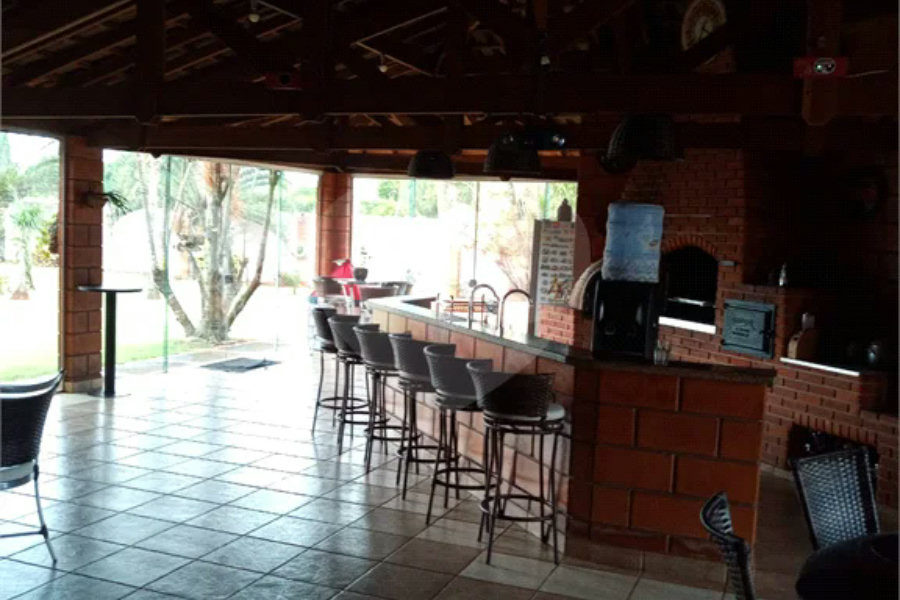 Chácara à venda. Ampla área de lazer. Aceita permuta com apartamento na praia