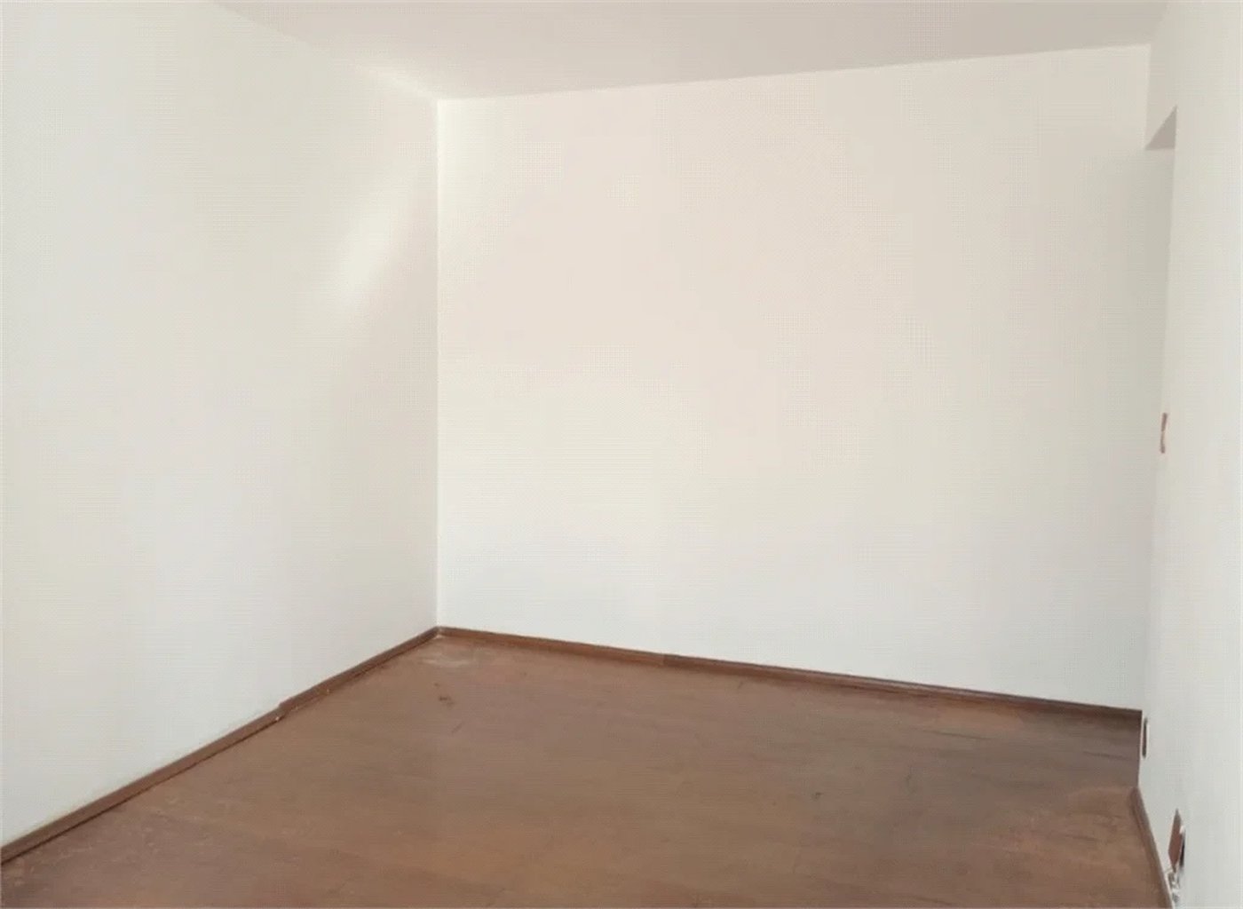 APTO À VENDA COM PREÇO ABAIXO DO MERCADO, PROX. AV. DO RIO PEQUENO C/ 02 DORMS, 01 VAGA COBERTA.
