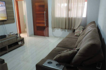 Casa Térrea com 2 dormitórios, sendo 1 suíte.