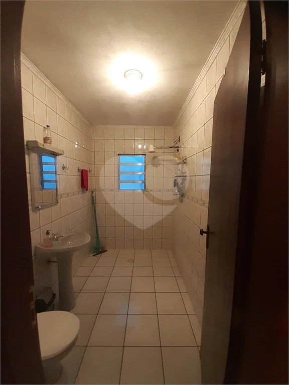 Casa com 250m², 4 dormitórios, 2 vagas.