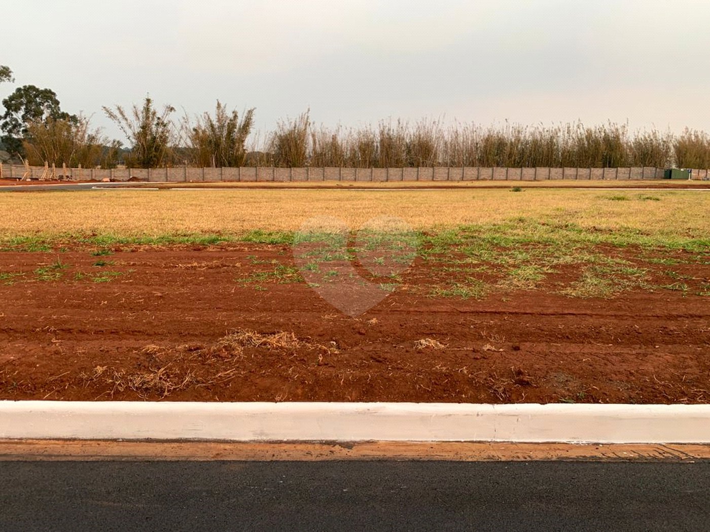 Terreno contendo 252,53 m² de área total .