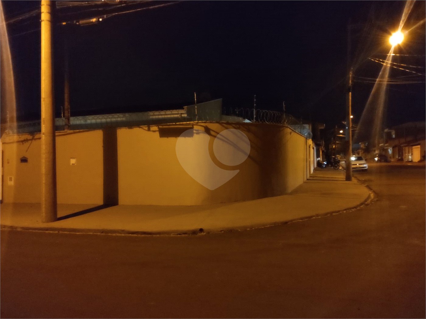 Casa térrea com 2 dormitórios.