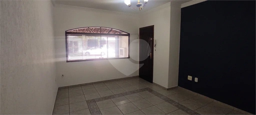 Casa com 180m², 3 dormitórios, 1 vaga, à venda na Vila Scarpelli em Santo André.