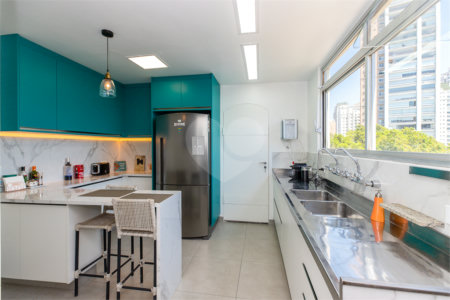 Apartamento para venda em Moema com 185m², 3 dormitórios sendo 1 suíte e 1 vaga
