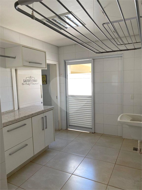 Casa à Venda de 4 dormitórios suítes em São Carlos, no Condomínio Damha I