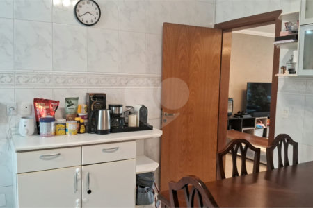 Apartamento a venda na Aclimação com 4 dormitórios e 2 vagas.