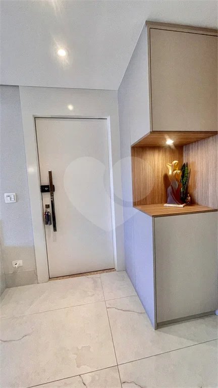 Cobertura à venda na Aclimação de 300m² com 2 vagas.