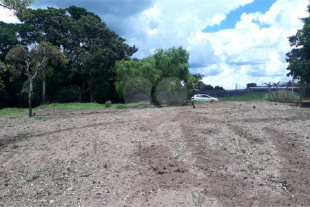 Terreno com 2.012,00 m² .