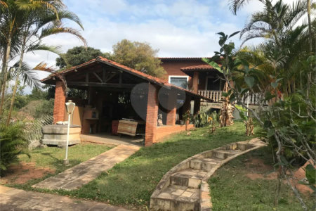 Chácara à venda com 4 quartos, sendo 1 suíte,  em Monterrey, Louveira, SP