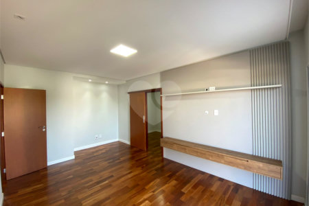 Casa com alto padrão de acabamento para venda no Condomínio Montreal.