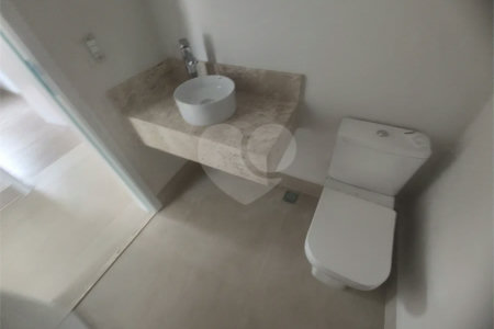 Casa exclusiva em Atibaia de alto padrão com 3 suítes, piscina, espaço gourmet, condomínio fechado, aceita financiamento