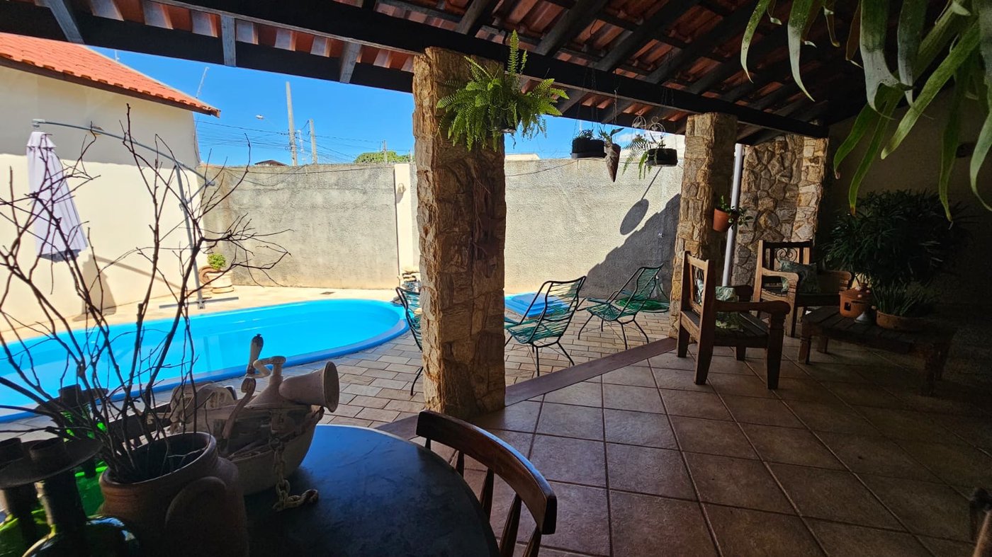 Casa para alugar com 4 suítes em São Carlos, Três Lagoas, MS