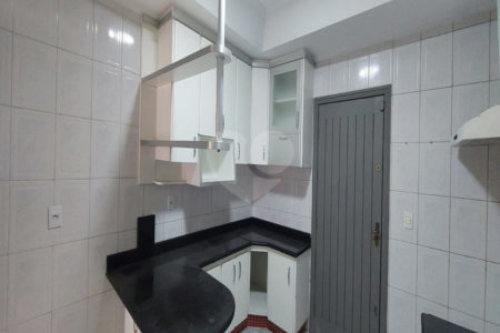 Casa Sobrado à venda de 4 dormitórios sendo 1 suíte e 2 vagas na Saúde