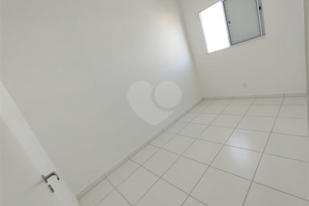 Apartamento no Condomínio Parque das Acácias.