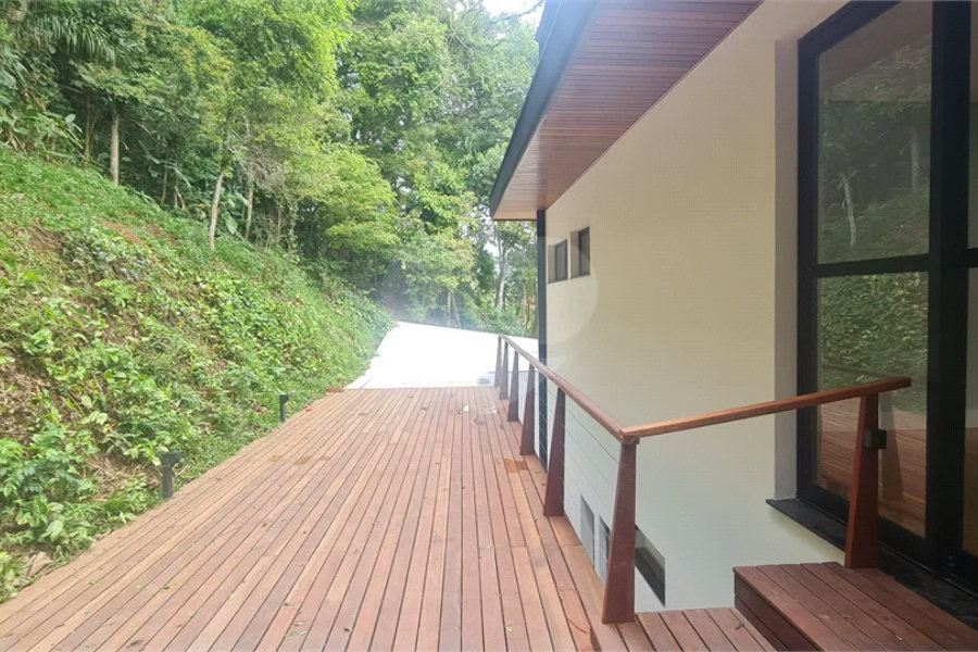 Casa à venda com 3 suítes no condomínio Alpes da Cantareira, Mairiporã - SP