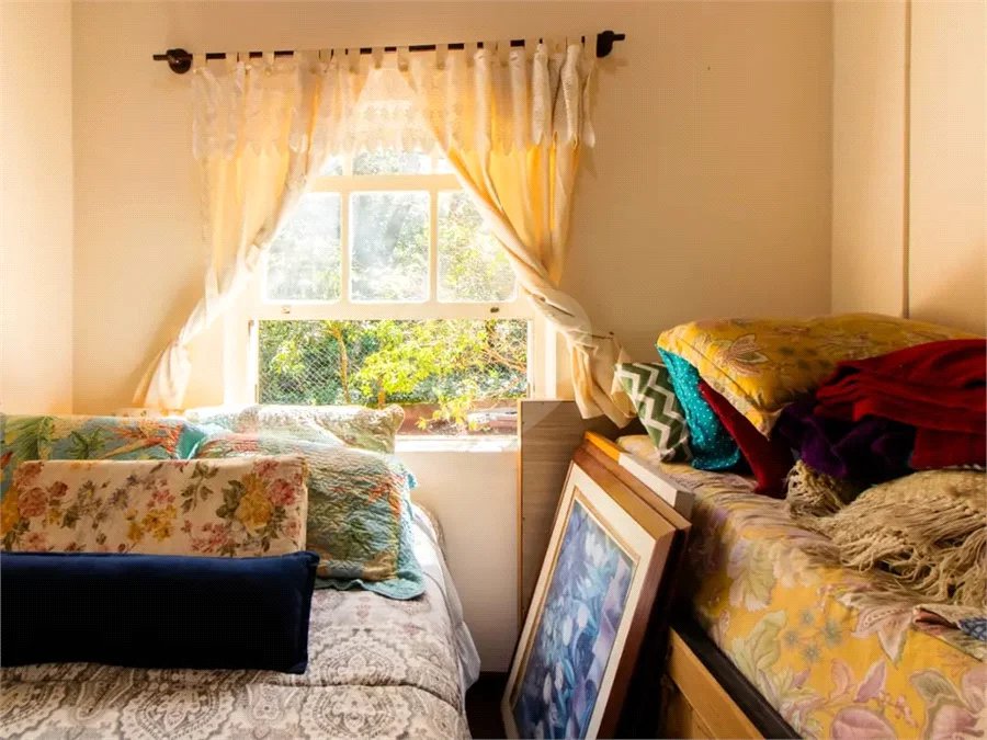 Casa á venda em condominio em Caieiras SP