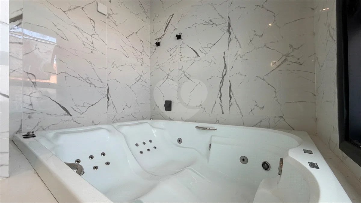 Casa de alto padrão com 3 suítes no Condomínio Damha 2,