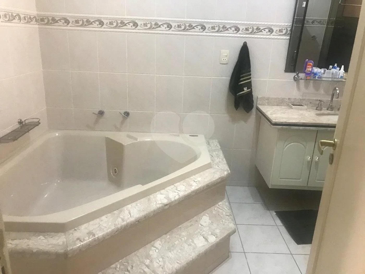Casa à venda com 5 quartos, sendo 3 suítes, em Alto da Lapa, São Paulo, SP