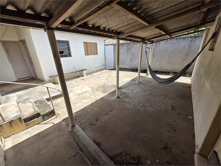 Casa térrea à venda com amplo quintal e grande potencial na Vila Nery