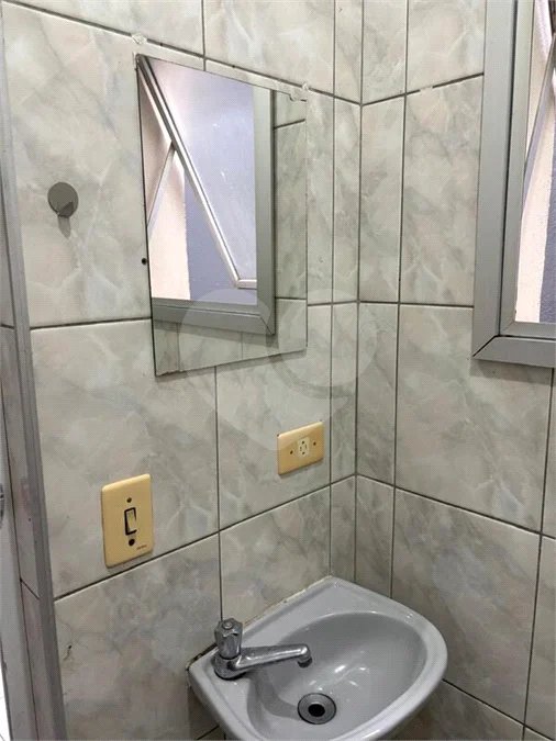 São Paulo - Capital - Bairro Santa Cruz - R4 495.000,00 - Aceita permuta por imóvel na cidade de Indaiatuba- Sp - Sobrado em rua residencial sem saída e com praça particular. O imóvel possui 2 quartos — 1 suíte com dois ambientes e acesso a hall externo. Sala ampla, cozinha com dois ambientes