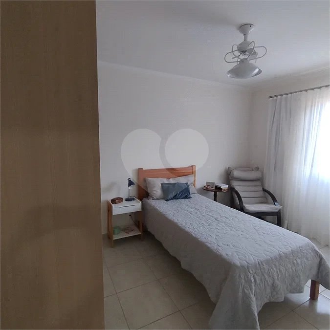 Apartamento em Atibaia com 2 dormitórios (1 suíte), 2 vagas de garagem, elevador, salão de festas, excelente localização