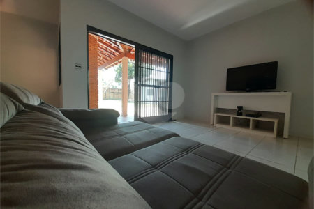 Casa de Alto Padrão à Venda e Locação no Parque Santa Mônica - São Carlos