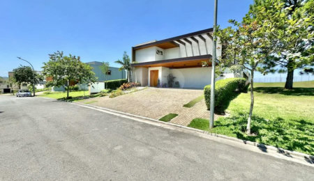 Cond. Alphaville Granja Vianna - 4 suítes, moderna e impecável!