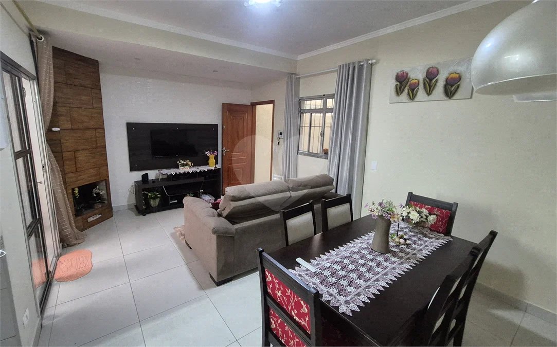Casa de vila com 3 dormitórios sendo 2 suítes em Santana