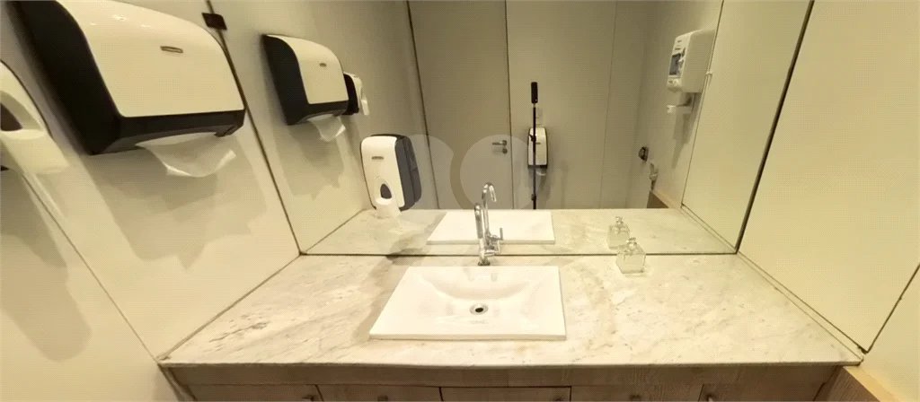Sala comercial de 198m² com vista em Pinheiros