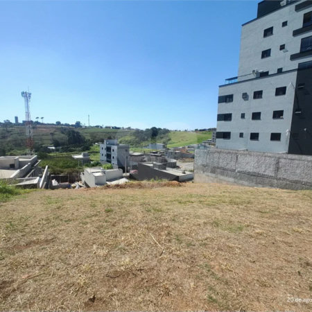 Terreno em Atibaia com 193 metros, pronto para construir, ao lado de supermercado e diversos comércios