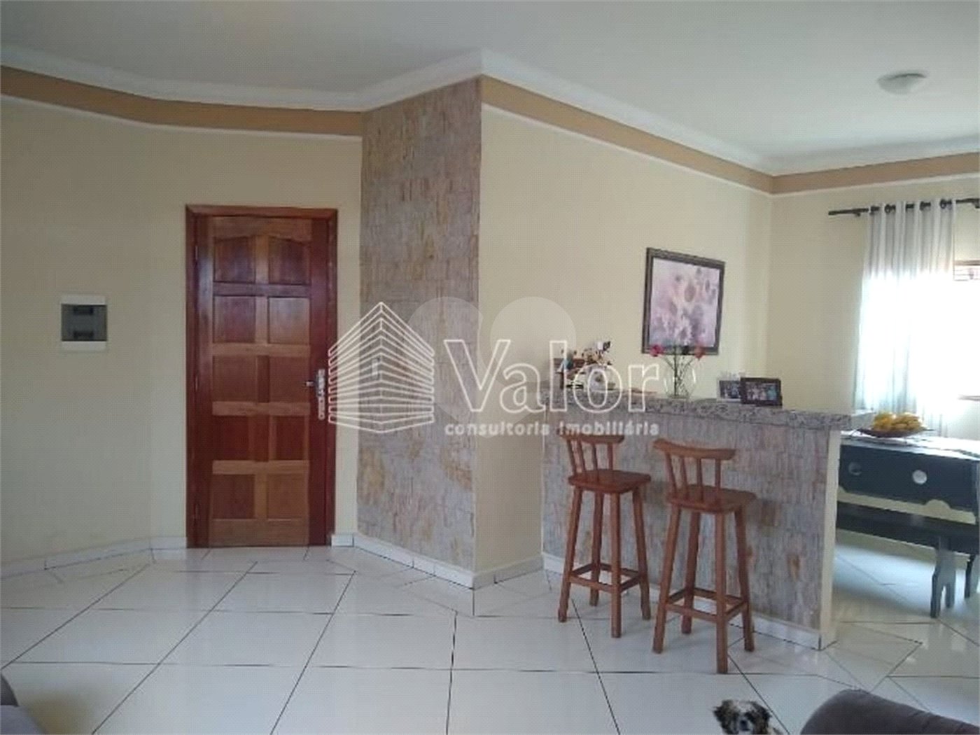 Casa Térrea com 3 dormitórios, sendo 1 suíte.
