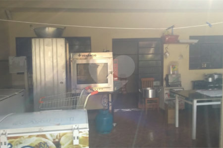 Casa térrea para venda ou locação no Santa Felícia.