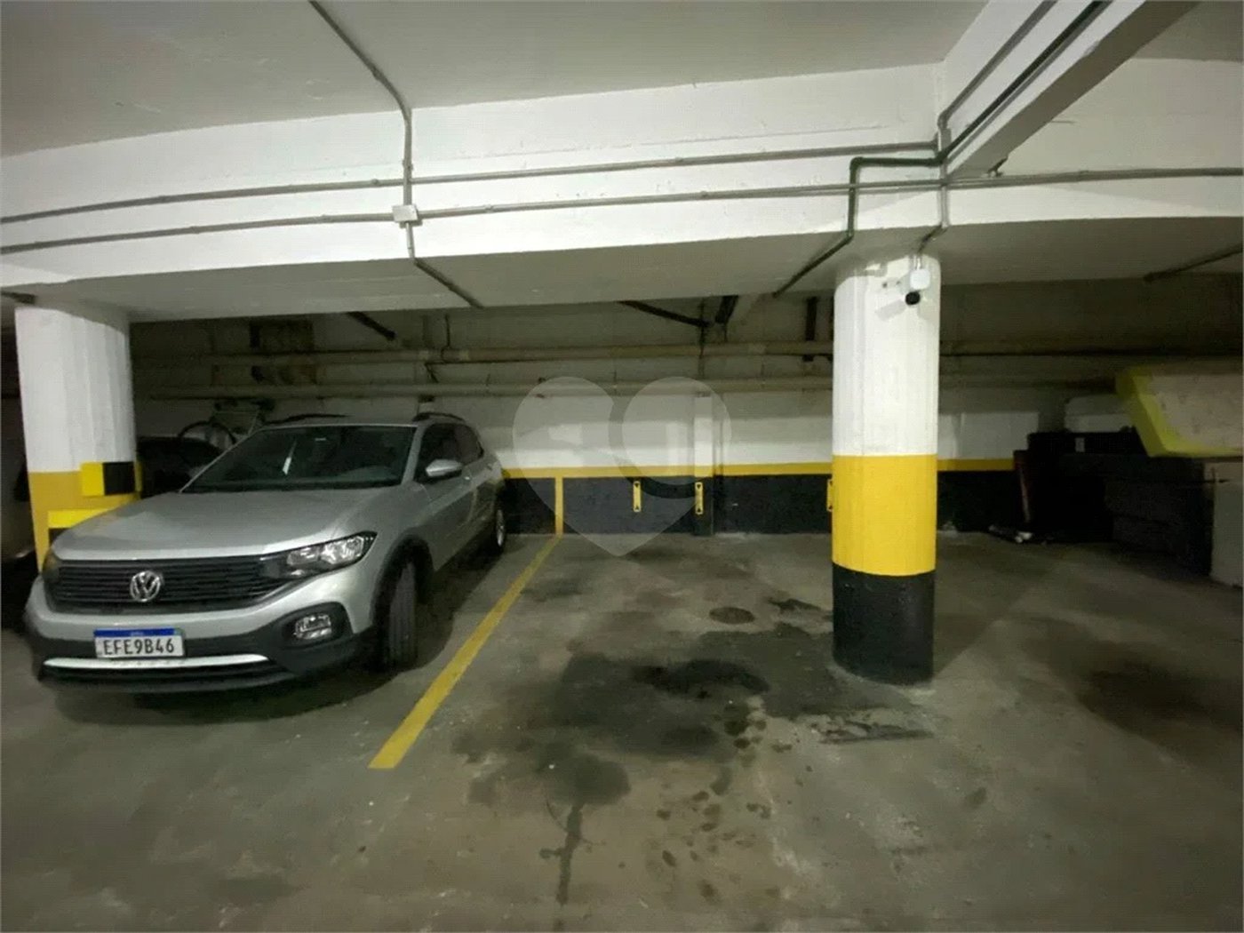 Apartamento de 03 Dormitórios com uma Vaga.