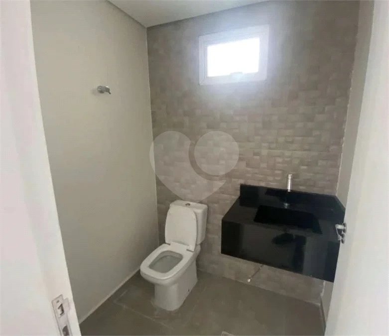 Casa à venda no bairro Dos Casa, em São Bernardo do Campo, com 280 m², 4 dormitórios, 3 suítes, 4 vagas, hidromassagem e fácil acesso às principais rodovias.