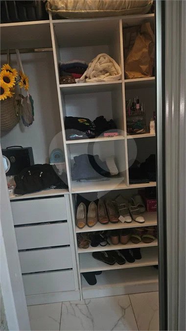 Indaiatuba- condominio Vale das Laranjeiras - Itaici - Terreno 3040,00 ms- construida 220ms - 3 dormitórios, sendo 2 suítes e uma suíte master com closet, além de uma sala ampla com 3 ambientes, Cozinha planejada,, campo de futebol/vôlei, Area de lazer com piscina, espaço gourmet com churrasque