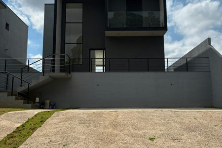 Sobrado à venda com 3 quartos, sendo 1 suíte, em Parque Rizzo, Cotia - SP
