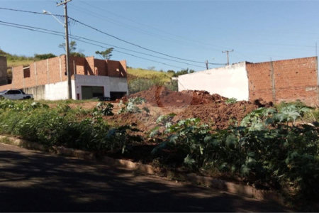 Terreno com 404,00 m² de área