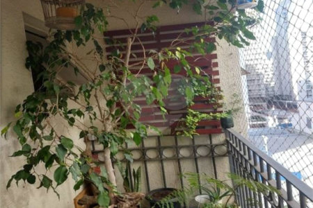 Apartamento na Vila Nova Conceição de 100m2 com 2 dorms, 1 suíte , 3 banheiros, 2 vagas. Estuda permuta.