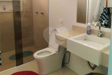 Casa no Jardim Medeiros ampla com 3 dormitórios bem distribuída