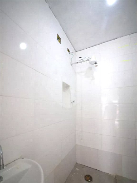 Casa à venda no Campo Belo de 200 metros quadrados, com 3 casas no terreno.