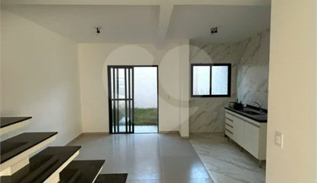 Casa à venda com 3 quartos, sendo 1 suíte, no condomínio Marselha VI, São Roque - SP