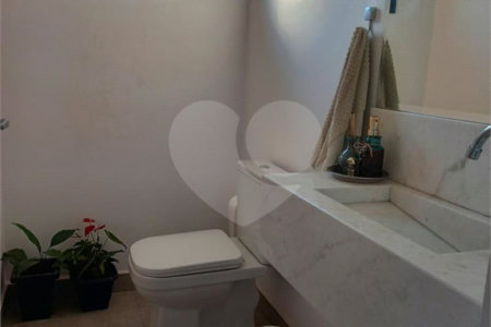 Sobrado à venda com 5 quartos, sendo 3 suítes, em Residencial Jatobás, Louveira, SP