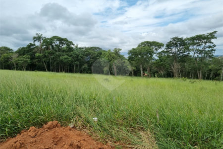 Terreno a Venda em Atibaia no Condomínio Elementum