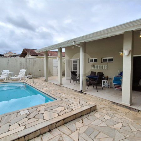 Casa térrea á venda - Balneário
