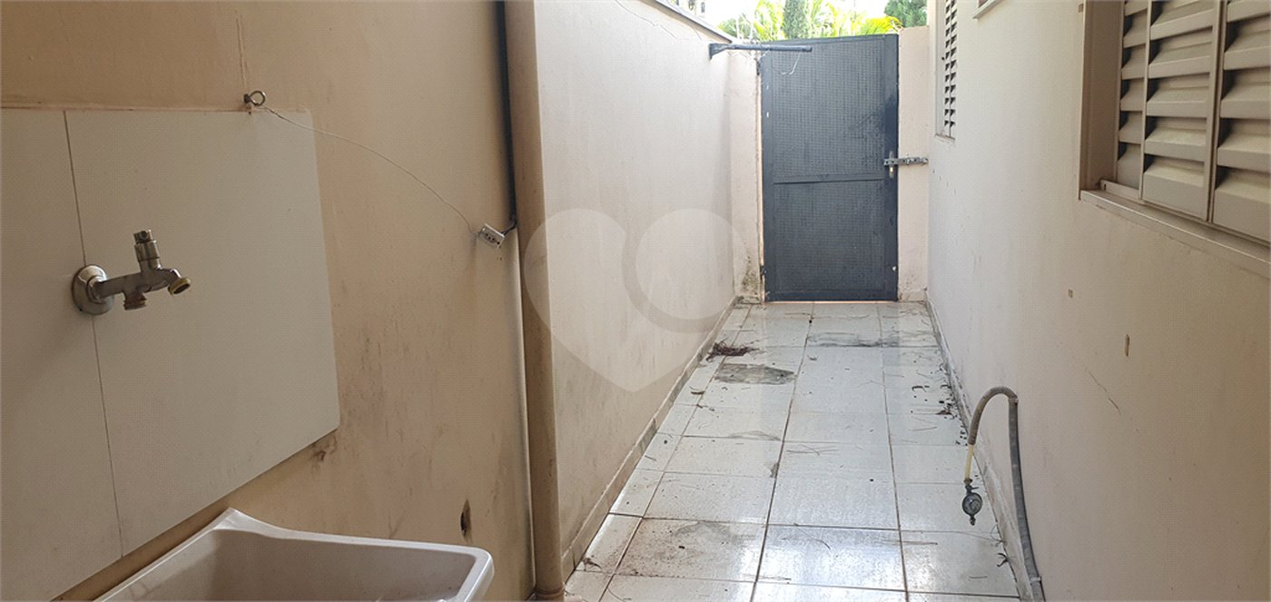 Casa térrea para locação e venda no Condomínio Mont Carlo I