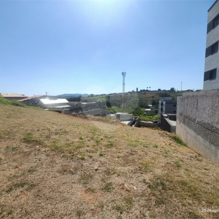 Terreno em Atibaia com 197 metros, pronto para construir, ao lado de supermercado e diversos comércios